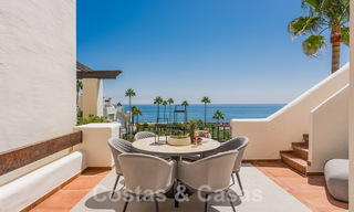 Ático de lujo en venta en complejo cerrado en primera línea de playa con magníficas vistas al mar en la Nueva Milla de Oro entre Marbella y Estepona 56986 