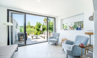 Encantadora casa adosada reformada en venta en complejo cerrado en primera línea de playa en la Nueva Milla de Oro entre Marbella y Estepona 58164 
