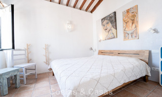 Encantadora casa adosada reformada en venta en complejo cerrado en primera línea de playa en la Nueva Milla de Oro entre Marbella y Estepona 58165 