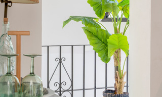 Encantadora casa adosada reformada en venta en complejo cerrado en primera línea de playa en la Nueva Milla de Oro entre Marbella y Estepona 58168 