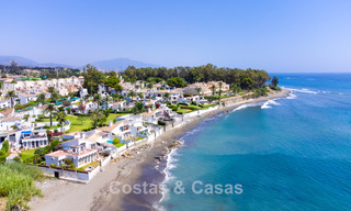 Encantadora casa adosada reformada en venta en complejo cerrado en primera línea de playa en la Nueva Milla de Oro entre Marbella y Estepona 58181 