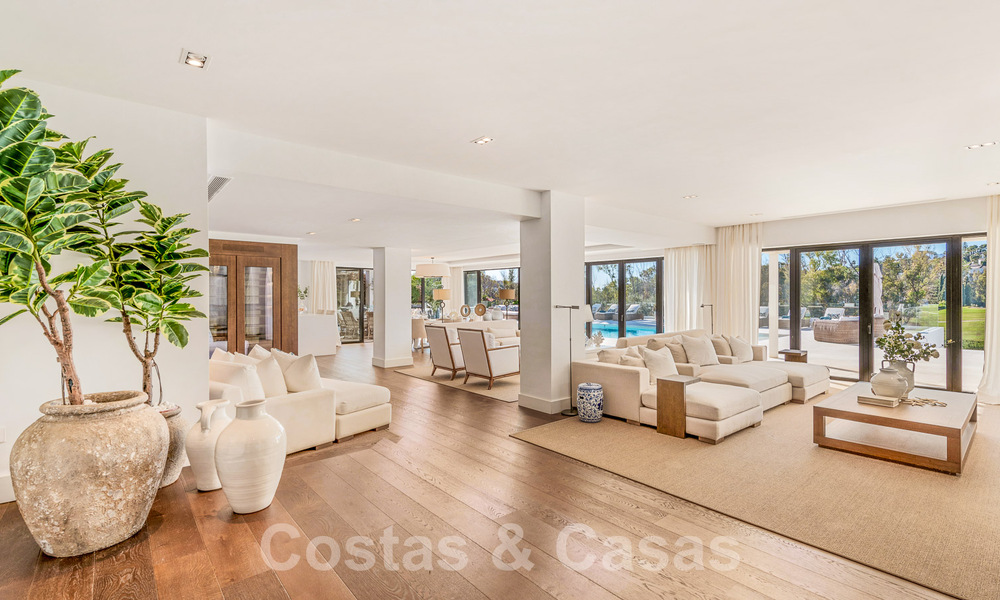 Moderna villa de lujo mediterránea renovada en venta, ubicada en primera línea de golf, en el corazón de Nueva Andalucía, Marbella 57009
