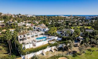 Moderna villa de lujo mediterránea renovada en venta, ubicada en primera línea de golf, en el corazón de Nueva Andalucía, Marbella 57011 