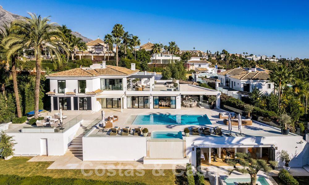 Moderna villa de lujo mediterránea renovada en venta, ubicada en primera línea de golf, en el corazón de Nueva Andalucía, Marbella 57012