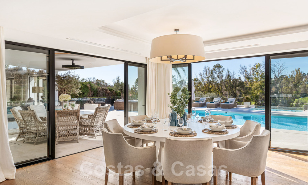 Moderna villa de lujo mediterránea renovada en venta, ubicada en primera línea de golf, en el corazón de Nueva Andalucía, Marbella 57014