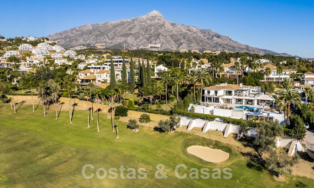Moderna villa de lujo mediterránea renovada en venta, ubicada en primera línea de golf, en el corazón de Nueva Andalucía, Marbella 57016
