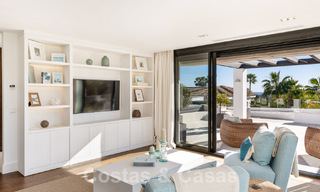 Moderna villa de lujo mediterránea renovada en venta, ubicada en primera línea de golf, en el corazón de Nueva Andalucía, Marbella 57020 