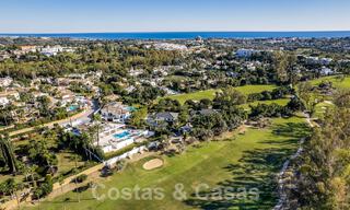 Moderna villa de lujo mediterránea renovada en venta, ubicada en primera línea de golf, en el corazón de Nueva Andalucía, Marbella 57025 