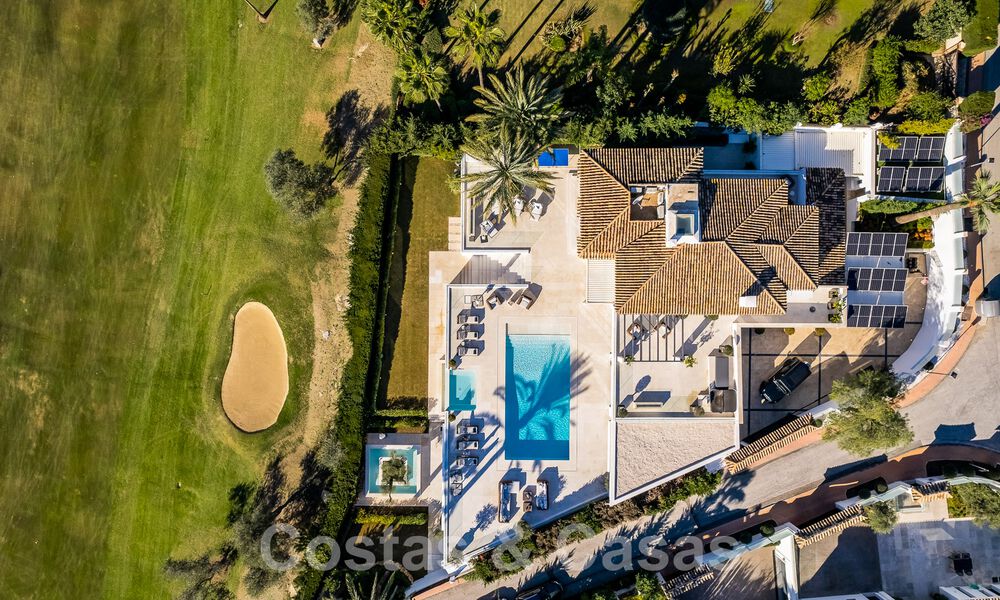 Moderna villa de lujo mediterránea renovada en venta, ubicada en primera línea de golf, en el corazón de Nueva Andalucía, Marbella 57028