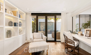 Moderna villa de lujo mediterránea renovada en venta, ubicada en primera línea de golf, en el corazón de Nueva Andalucía, Marbella 57030 