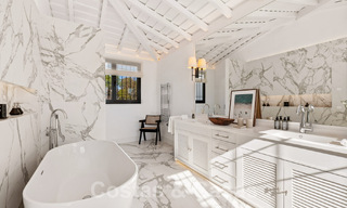 Moderna villa de lujo mediterránea renovada en venta, ubicada en primera línea de golf, en el corazón de Nueva Andalucía, Marbella 57034 