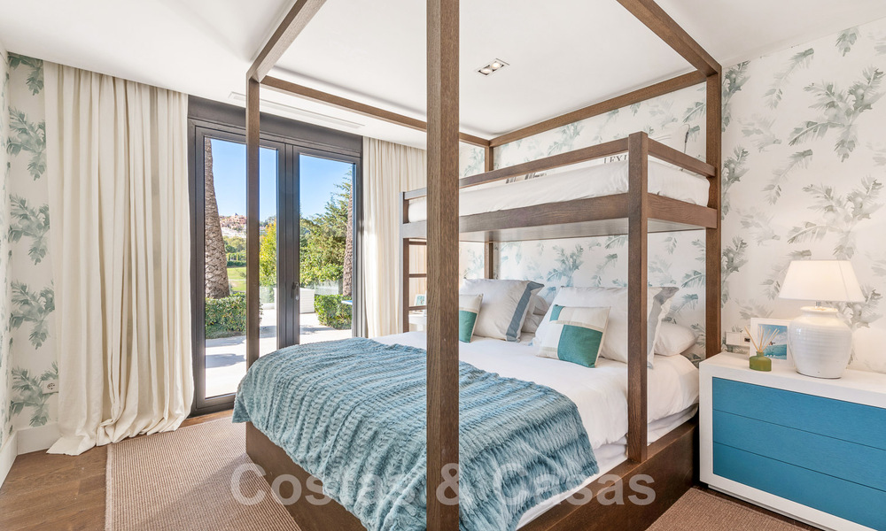 Moderna villa de lujo mediterránea renovada en venta, ubicada en primera línea de golf, en el corazón de Nueva Andalucía, Marbella 57037