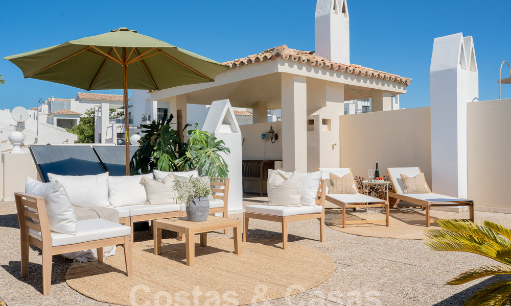 Impresionante ático en primera línea de playa en venta con vistas panorámicas al mar a pocos minutos del centro de Estepona 56884