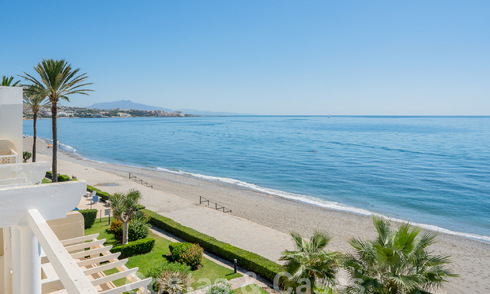 Impresionante ático en primera línea de playa en venta con vistas panorámicas al mar a pocos minutos del centro de Estepona 56887