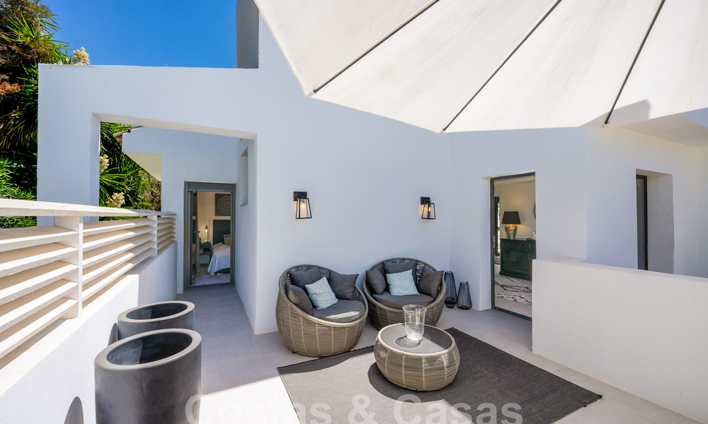 Villa mediterránea de lujo en venta en el corazón del valle del golf de Nueva Andalucía en Marbella 57516