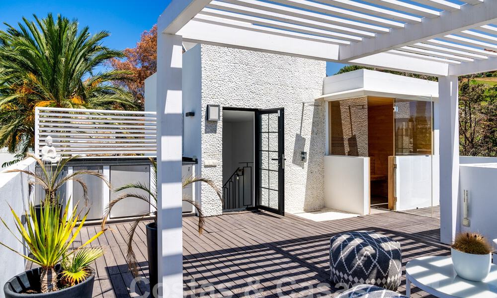 Villa mediterránea de lujo en venta en el corazón del valle del golf de Nueva Andalucía en Marbella 57519