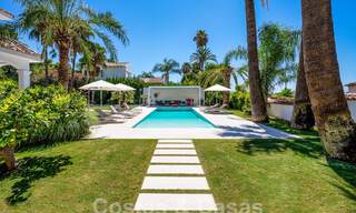 Villa mediterránea de lujo en venta en el corazón del valle del golf de Nueva Andalucía en Marbella 57525 