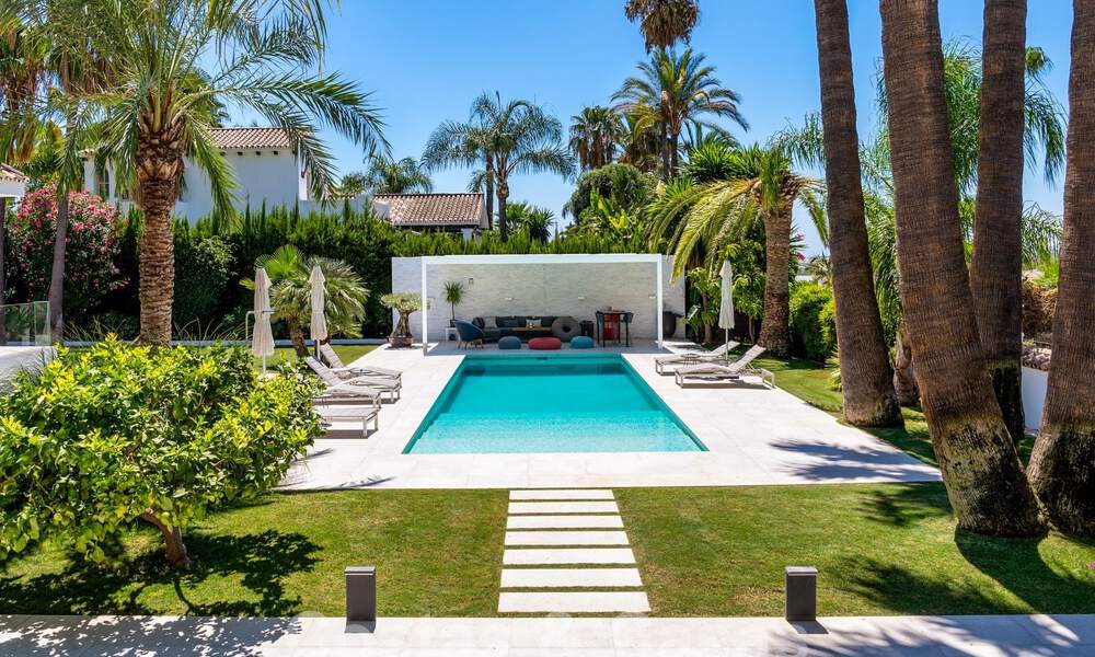 Villa mediterránea de lujo en venta en el corazón del valle del golf de Nueva Andalucía en Marbella 57526