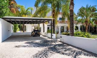 Villa mediterránea de lujo en venta en el corazón del valle del golf de Nueva Andalucía en Marbella 57528 