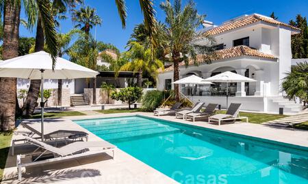 Villa mediterránea de lujo en venta en el corazón del valle del golf de Nueva Andalucía en Marbella 57529