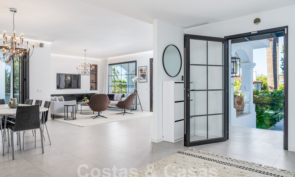 Villa mediterránea de lujo en venta en el corazón del valle del golf de Nueva Andalucía en Marbella 57533
