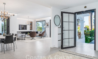 Villa mediterránea de lujo en venta en el corazón del valle del golf de Nueva Andalucía en Marbella 57533 