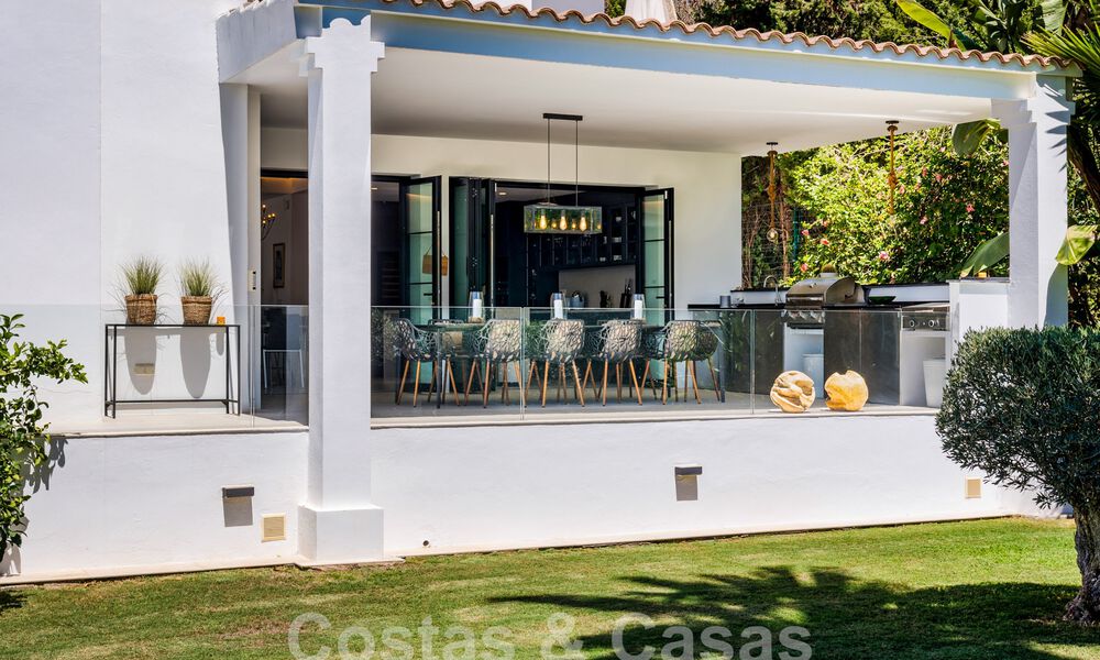 Villa mediterránea de lujo en venta en el corazón del valle del golf de Nueva Andalucía en Marbella 57540