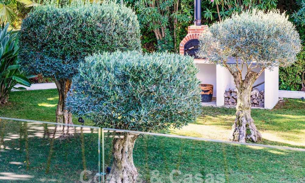 Villa mediterránea de lujo en venta en el corazón del valle del golf de Nueva Andalucía en Marbella 57541