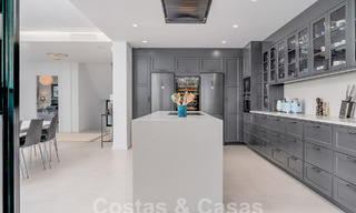 Villa mediterránea de lujo en venta en el corazón del valle del golf de Nueva Andalucía en Marbella 57544 