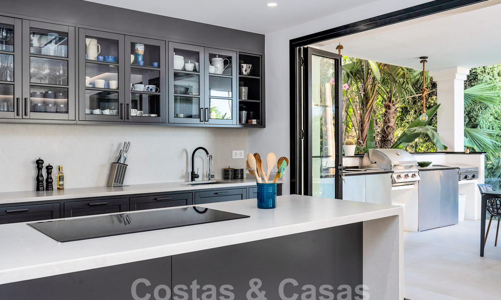 Villa mediterránea de lujo en venta en el corazón del valle del golf de Nueva Andalucía en Marbella 57546