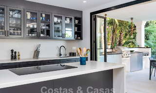 Villa mediterránea de lujo en venta en el corazón del valle del golf de Nueva Andalucía en Marbella 57546 