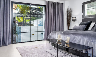 Villa mediterránea de lujo en venta en el corazón del valle del golf de Nueva Andalucía en Marbella 57550 