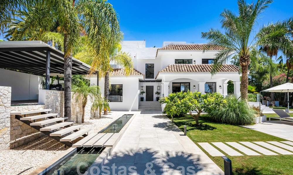 Villa mediterránea de lujo en venta en el corazón del valle del golf de Nueva Andalucía en Marbella 57552