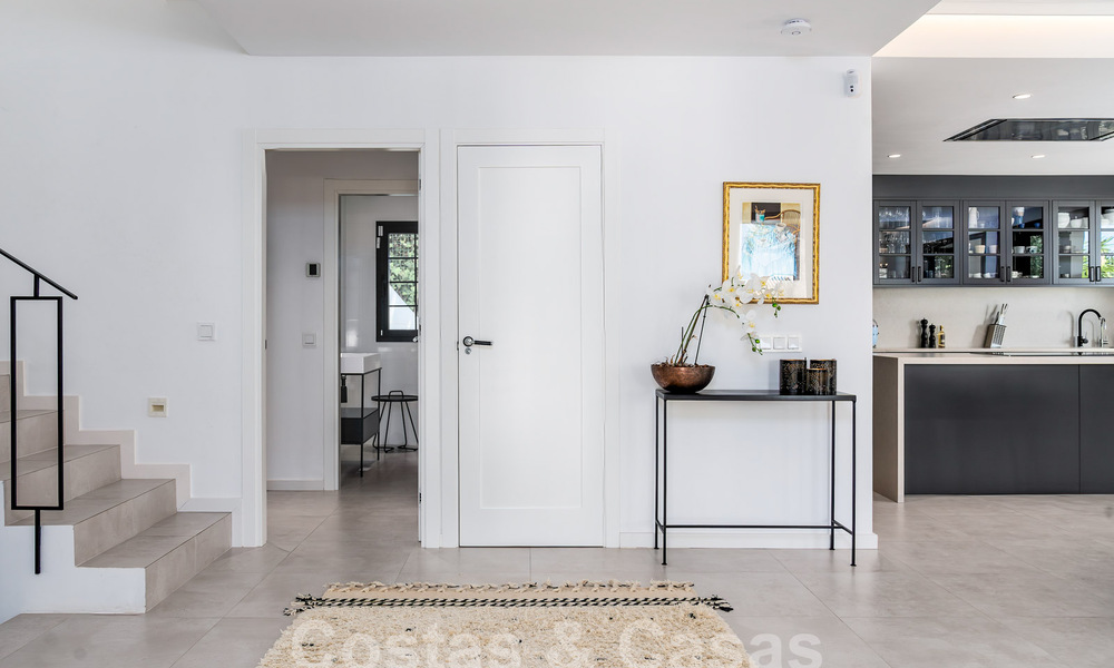 Villa mediterránea de lujo en venta en el corazón del valle del golf de Nueva Andalucía en Marbella 57553