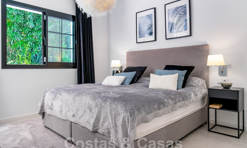 Villa mediterránea de lujo en venta en el corazón del valle del golf de Nueva Andalucía en Marbella 57555