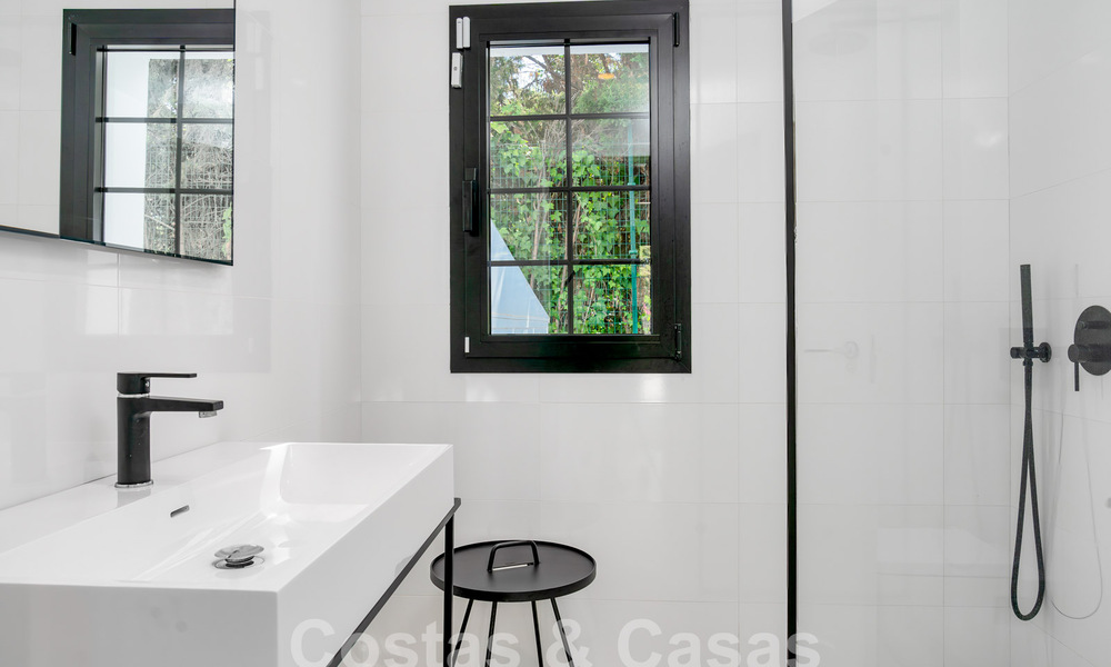 Villa mediterránea de lujo en venta en el corazón del valle del golf de Nueva Andalucía en Marbella 57557