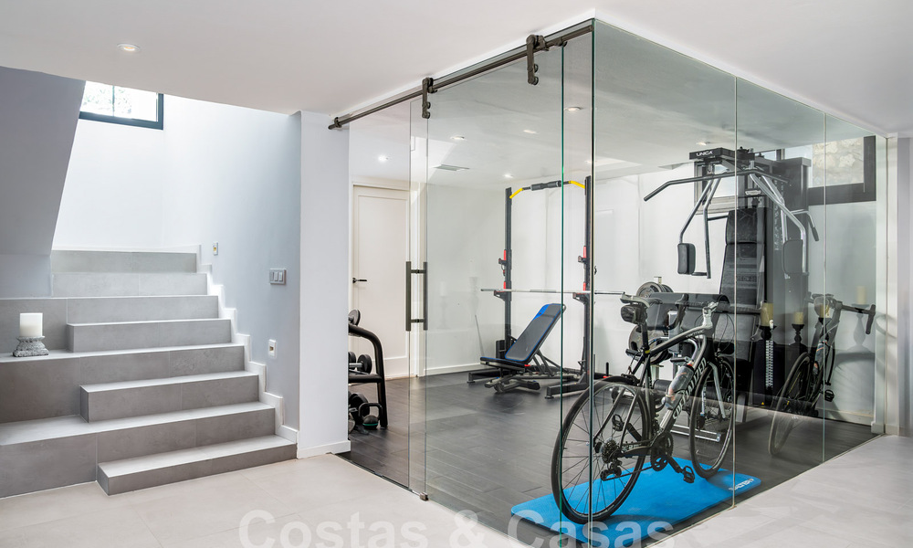 Villa mediterránea de lujo en venta en el corazón del valle del golf de Nueva Andalucía en Marbella 57560