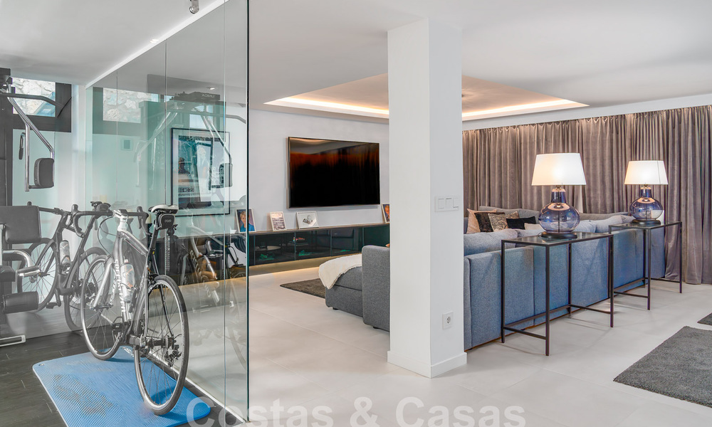 Villa mediterránea de lujo en venta en el corazón del valle del golf de Nueva Andalucía en Marbella 57561