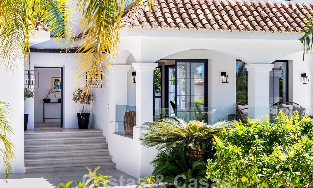 Villa mediterránea de lujo en venta en el corazón del valle del golf de Nueva Andalucía en Marbella 57563