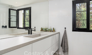 Villa mediterránea de lujo en venta en el corazón del valle del golf de Nueva Andalucía en Marbella 57572 