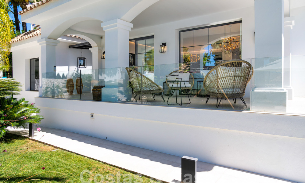 Villa mediterránea de lujo en venta en el corazón del valle del golf de Nueva Andalucía en Marbella 57574