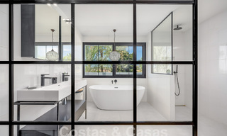 Villa mediterránea de lujo en venta en el corazón del valle del golf de Nueva Andalucía en Marbella 57584 