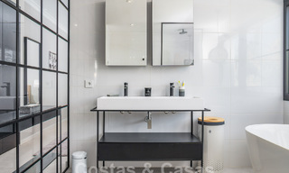 Villa mediterránea de lujo en venta en el corazón del valle del golf de Nueva Andalucía en Marbella 57586 