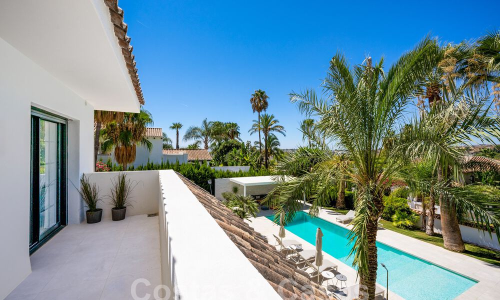 Villa mediterránea de lujo en venta en el corazón del valle del golf de Nueva Andalucía en Marbella 57589