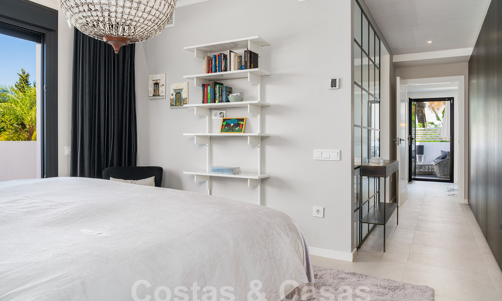 Villa mediterránea de lujo en venta en el corazón del valle del golf de Nueva Andalucía en Marbella 57590