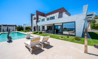 Villa de lujo ultramoderna en venta con vistas al mar en un resort de golf de cinco estrellas en Marbella - Benahavis 57596 