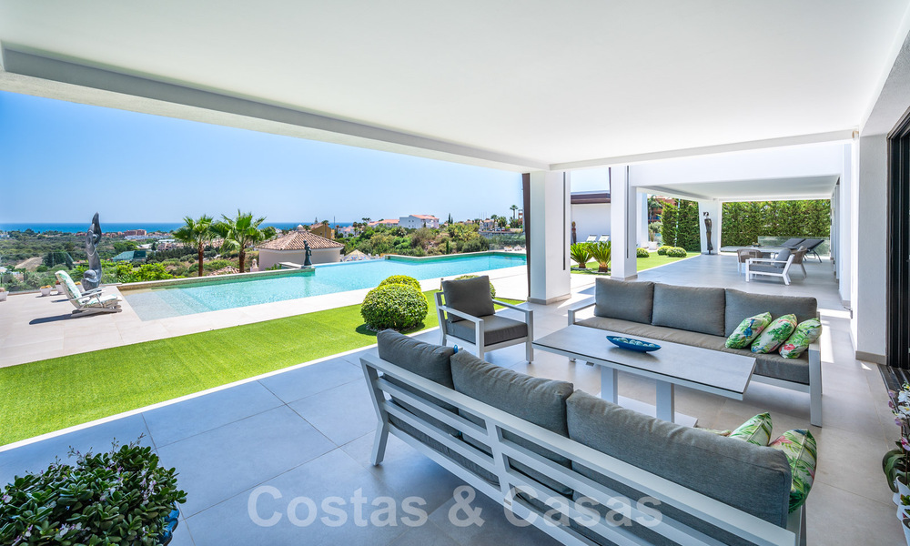 Villa de lujo ultramoderna en venta con vistas al mar en un resort de golf de cinco estrellas en Marbella - Benahavis 57597