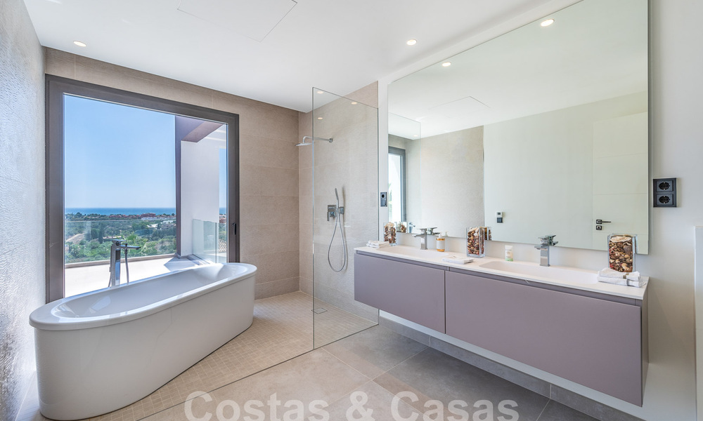 Villa de lujo ultramoderna en venta con vistas al mar en un resort de golf de cinco estrellas en Marbella - Benahavis 57601