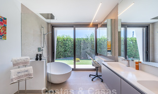 Villa de lujo ultramoderna en venta con vistas al mar en un resort de golf de cinco estrellas en Marbella - Benahavis 57605 