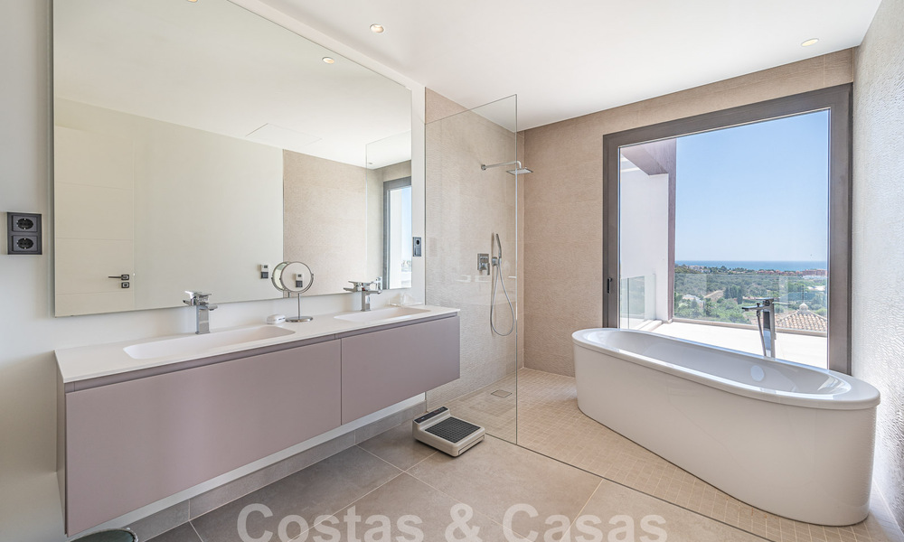 Villa de lujo ultramoderna en venta con vistas al mar en un resort de golf de cinco estrellas en Marbella - Benahavis 57606